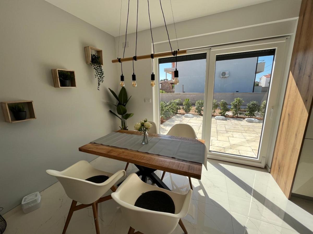 Poolhouse Flip Flop - Mit Privatem Pool Vir Exterior foto